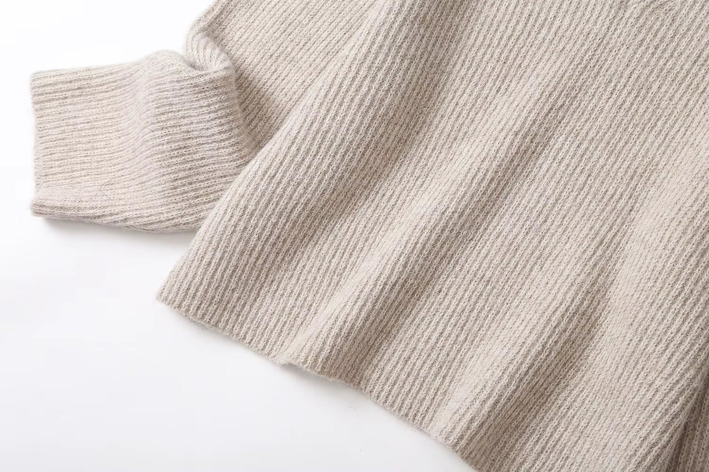 Ethereal MD 2025 Massidutti Spring New Style of Elegant and Unique V-Neck Knitted Sweater